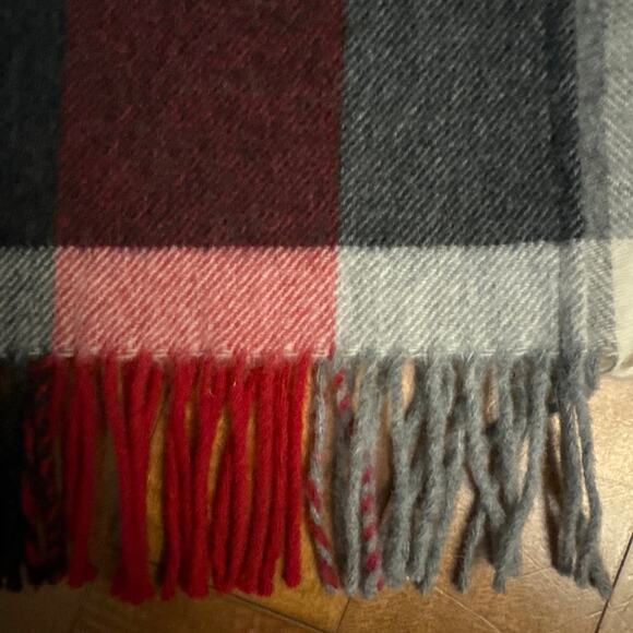 NWT 2010s Irish Lambswool Tartan Cape Scarf Woollen Market Ireland Small - Large - Picture 10 of 16